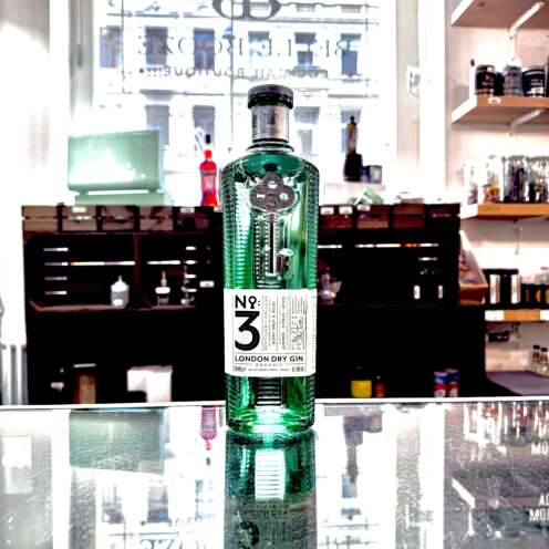 Produktbild No.3 London Dry Gin Alt-Attribut: No.3 London Dry Gin kaufen bei Belle Booze No.3 Gin & Tonic mit Grapefruitzeste Alt-Attribut: No.3 London Dry Gin mit Tonic Water und Grapefruit Flasche No.3 Gin mit Botanicals Alt-Attribut: No.3 London Dry Gin – Botanicals und klare Eleganz