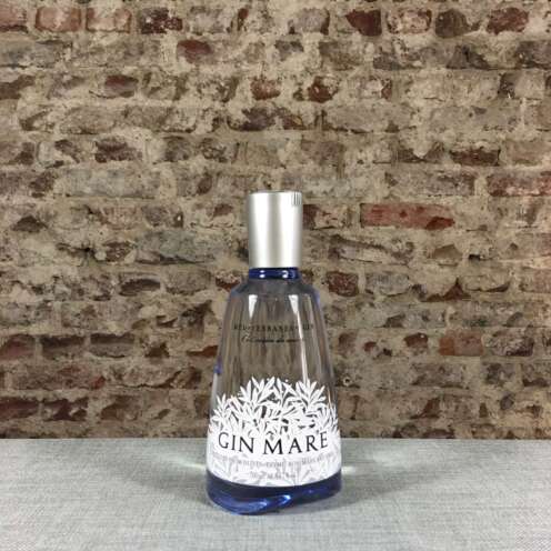 Gin Mare – Premium-Gin aus Spanien mit mediterranen Botanicals wie Rosmarin, Thymian und Arbequina-Oliven. Ideal für Gin & Tonic oder kreative Cocktails.