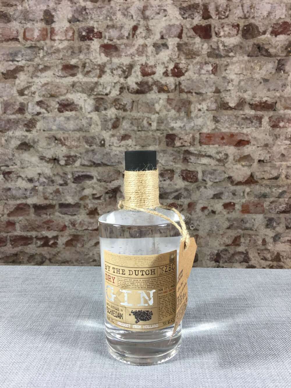 By the Dutch Dry Gin 42,5% 0,7l – Bild 3