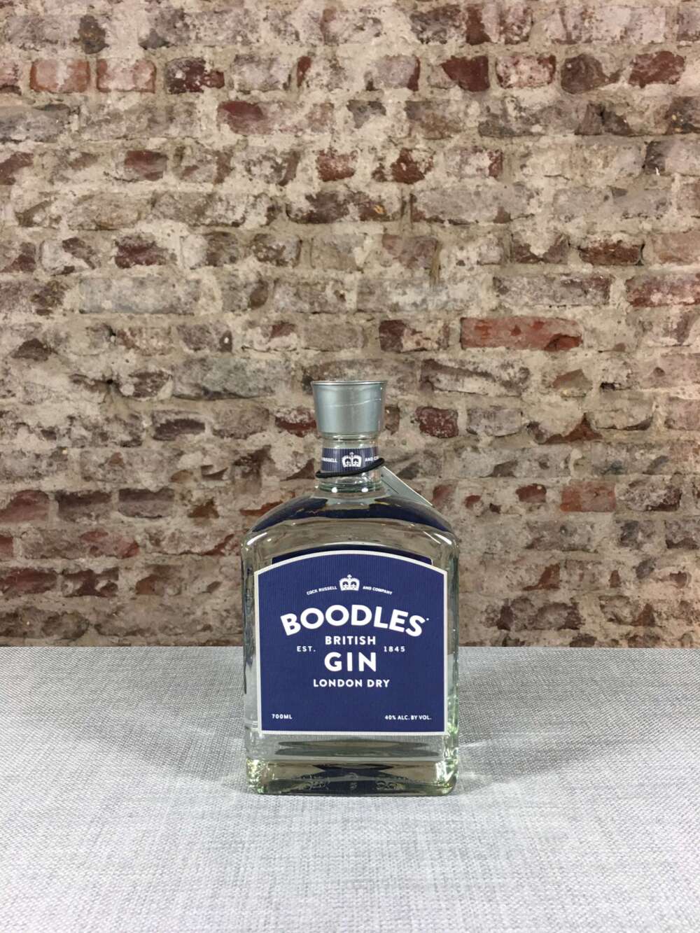 Produktbild Boodles Gin Alt‑Attribut: Boodles Gin – Premium London Dry Gin kaufen bei Belle Booze Gin & Tonic mit Salbei Alt‑Attribut: Boodles & Sage – Gin Tonic mit Boodles Gin und frischem Salbei Detailaufnahme der Flasche und Botanicals Alt‑Attribut: Boodles Gin – klassische britische Botanicals wie Salbei und Pfeffer