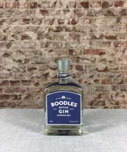 Produktbild Boodles Gin Alt‑Attribut: Boodles Gin – Premium London Dry Gin kaufen bei Belle Booze Gin & Tonic mit Salbei Alt‑Attribut: Boodles & Sage – Gin Tonic mit Boodles Gin und frischem Salbei Detailaufnahme der Flasche und Botanicals Alt‑Attribut: Boodles Gin – klassische britische Botanicals wie Salbei und Pfeffer