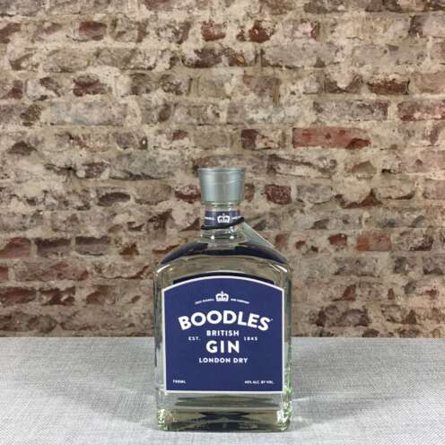 Produktbild Boodles Gin Alt‑Attribut: Boodles Gin – Premium London Dry Gin kaufen bei Belle Booze Gin & Tonic mit Salbei Alt‑Attribut: Boodles & Sage – Gin Tonic mit Boodles Gin und frischem Salbei Detailaufnahme der Flasche und Botanicals Alt‑Attribut: Boodles Gin – klassische britische Botanicals wie Salbei und Pfeffer