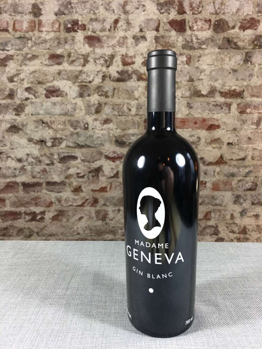 Madame Geneva Gin Blanc 44,4% 0,7l – Bild 2