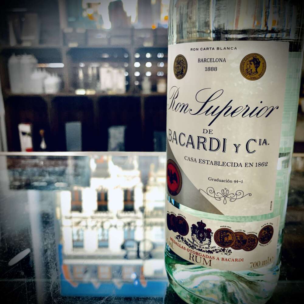 Bacardi Carta Blanca Superior Heritage 44,5% 0,7l – Bild 2