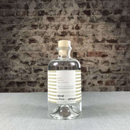 Alternative view of Faude feine Brände Rote Beete Geist 40% 0,5l