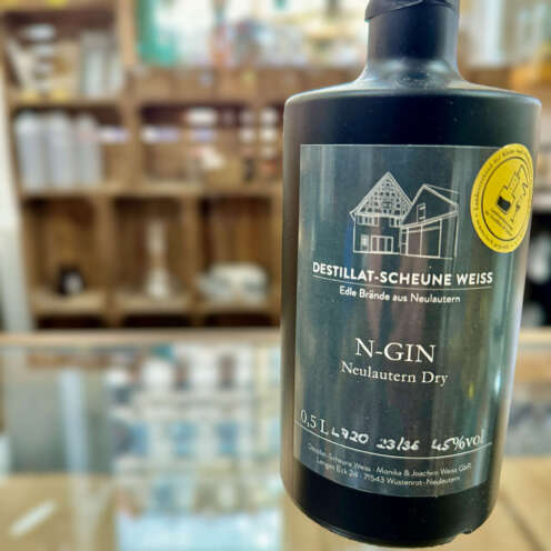 Alternative view of N-Gin Neulautern Dry 45% 0,5l