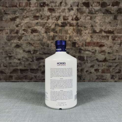 Alternative view of NORDES Gin 43% 0,7l