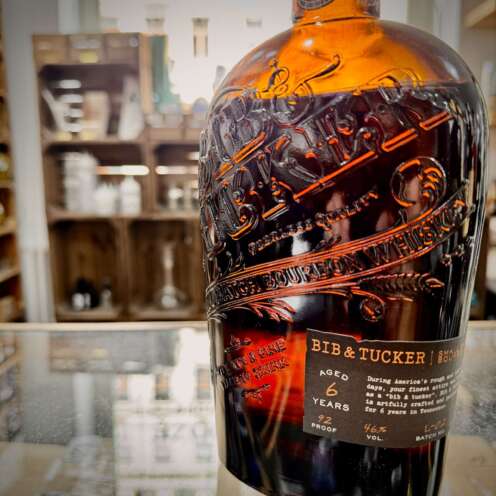 Alternative view of Bib & Tucker Whiskey 6y 46% 0,7l