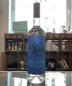 Pancho Fierro Pisco Quebranta – Erleben Sie den authentischen peruanischen Pisco mit charakteristischen Fruchtaromen, perfekt für Cocktails und puren Genuss. Jetzt im Belle Booze Shop in Köln kaufen!
