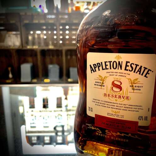 Alternative view of Appleton Estate 8 Reserve 43% 0,7l