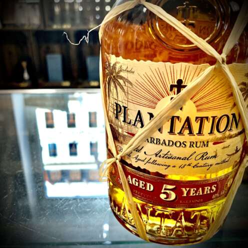 Alternative view of Plantation Barbados Aged 5 Years 40% 0,7l