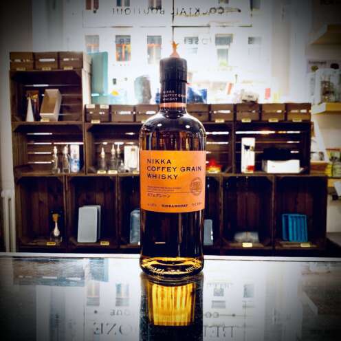 Nikka Coffey Grain – japanischer Grain Whisky mit Mais-Vanille-Karamellnoten. Jetzt bei Belle Booze entdecken!