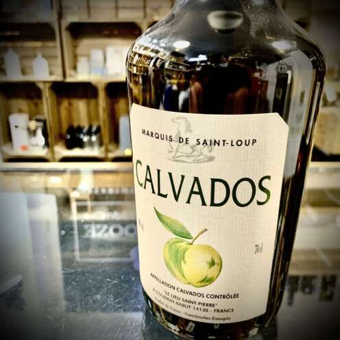 Alternative view of Calvados Marquis de Saint-Loup Selection 40%  0,7l