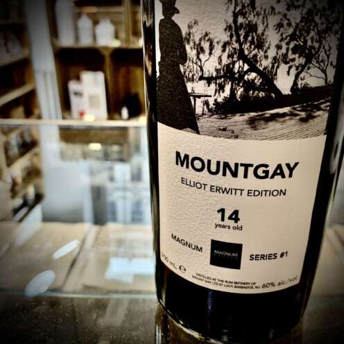 Alternative view of Elliott Erwitt Edition Mount Gay 14y Magnum Serie 1 60%