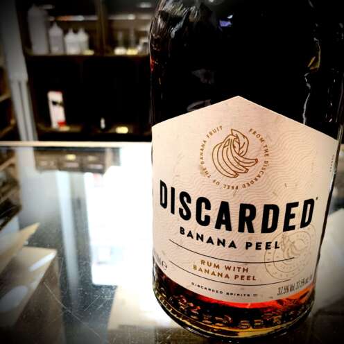 Alternative view of DISCARDED Banana Peel Rum 37,5% 0,7l