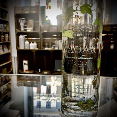 Alternative view of Pisco Waqar 40% 0,7l