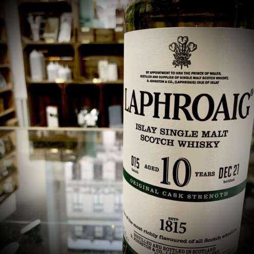 Alternative view of Laphroaig Cask Strength Whisky 10y 56,5% 0,7l