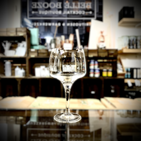 Gin Mixer Glass 60 cl: Elegantes, großes Gin-Ballon-Glas auf Stiel, mit flacher Schalenbasis. Ideal für großzügige Eisfüllung, aromatischen Gin-Genuss und stilvolles Servieren.