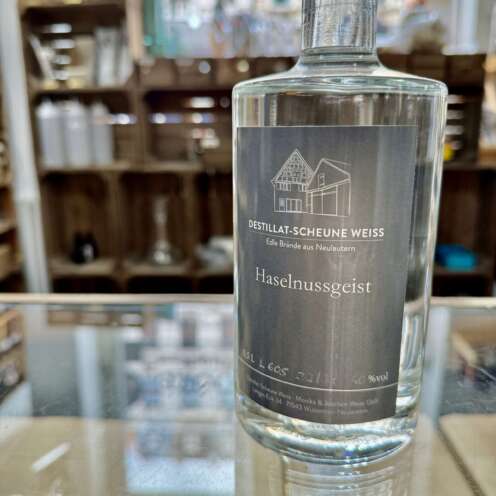 Alternative view of Destillat Scheune Weiss Haselnussgeist 40% 0,5l