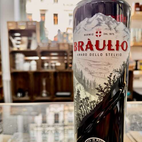 Alternative view of Braulio Amaro 21% 0,7l