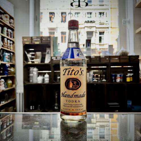Tito’s Handmade Vodka – Authentischer, glutenfreier Wodka aus Mais. Weich und vielseitig. Perfekt für Cocktails oder purer Genuss. Meta-Beschreibung Tito’s Handmade Vodka – Premium-Wodka aus Mais, glutenfrei und samtig weich. Ideal für Cocktails. Jetzt bei Belle Booze kaufen! Keyphrase Tito’s Handmade Vodka Schlagwörter Vodka, Tito’s, Glutenfrei, Handwerklich, Premium