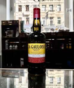 La Gauloise Jaune – Entdecken Sie den authentischen französischen Kräuterlikör mit einer Rezeptur aus dem Jahr 1783. Jetzt im Belle Booze Shop in Köln kaufen!