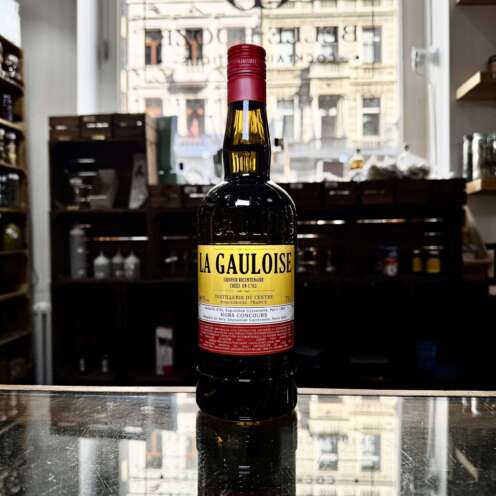 La Gauloise Jaune – Entdecken Sie den authentischen französischen Kräuterlikör mit einer Rezeptur aus dem Jahr 1783. Jetzt im Belle Booze Shop in Köln kaufen!