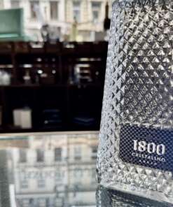 1800 Reserva Cristalino Añejo – Das kristallklare Añejo mit 16 Monaten Eichen- und 6 Monaten Portweinfass-Reifung für unvergleichliche Weichheit und Tiefe. Jetzt bei Belle Booze kaufen!