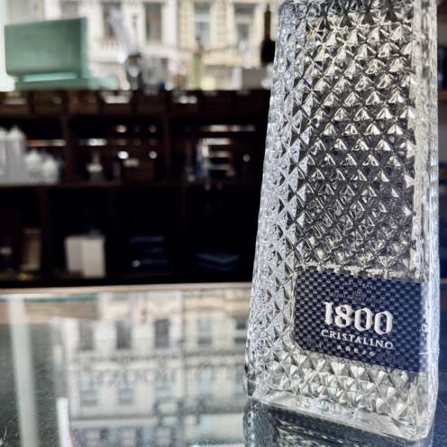 1800 Reserva Cristalino Añejo – Das kristallklare Añejo mit 16 Monaten Eichen- und 6 Monaten Portweinfass-Reifung für unvergleichliche Weichheit und Tiefe. Jetzt bei Belle Booze kaufen!