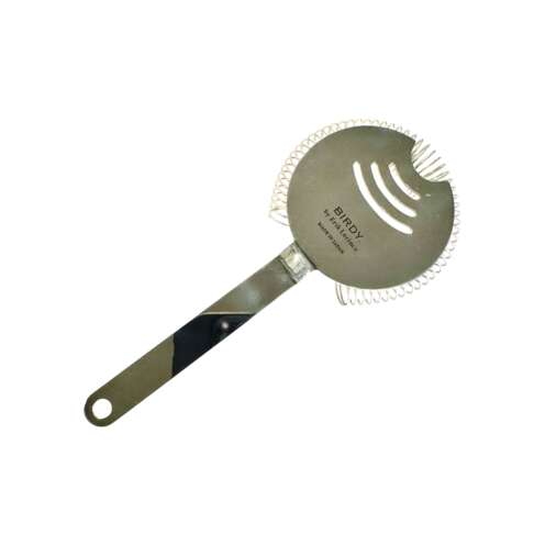 Exklusiver Birdy Kwānt Cocktail Strainer KS78 aus poliertem Edelstahl – perfektes Bar-Tool für professionelle Mixtechniken. Jetzt in Köln bei Belle Booze kaufen. Der Birdy by Erik Lorincz Kwānt Cocktail Strainer KS78 ist ein unverzichtbares Werkzeug für jede Bar und eignet sich hervorragend zum präzisen Abseihen und für fortgeschrittene Mixtechniken wie das “Throwing”. Sein elegantes Design und die hochwertige Verarbeitung machen ihn zu einem Highlight in jeder Barkollektion.
