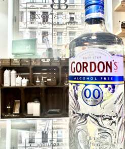 Alt‑Attribut: Gordon’s 0.0 % alkoholfreier Gin kaufen bei Belle Booze Gordon’s 0.0 Tonic im Glas Alt‑Attribut: Gordon’s 0.0 Gin Tonic – alkoholfreier Klassiker Flasche Gordon’s 0.0 vor Bar Alt‑Attribut: Gordon’s 0.0 – alkoholfreier Gin ohne Promille