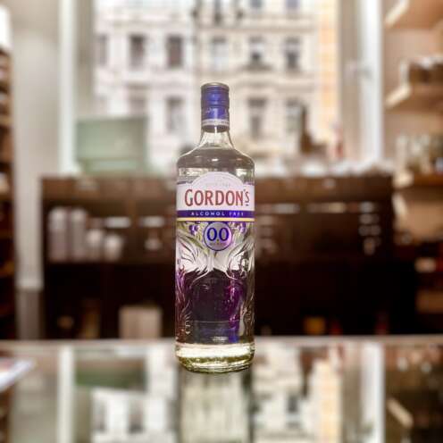 Alt‑Attribut: Gordon’s 0.0 % alkoholfreier Gin kaufen bei Belle Booze Gordon’s 0.0 Tonic im Glas Alt‑Attribut: Gordon’s 0.0 Gin Tonic – alkoholfreier Klassiker Flasche Gordon’s 0.0 vor Bar Alt‑Attribut: Gordon’s 0.0 – alkoholfreier Gin ohne Promille